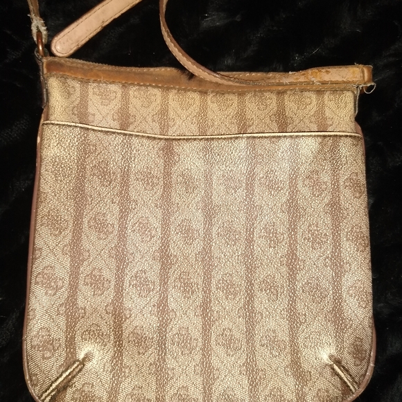 Guess Bag - Picture 2 of 2